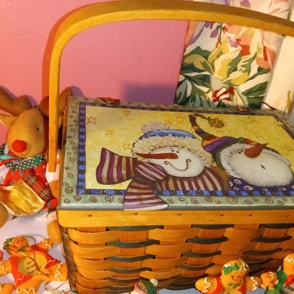 CHRISTMAS TREASURE BASKET FILLED WITH ORNAMENTS - Picture 4 of 15